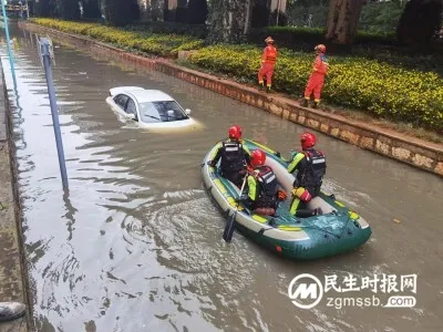大雨倾城,昆明消防全力排涝抢险