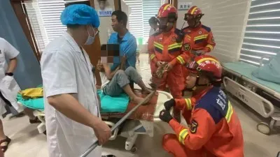 8岁女童被钉耙刺穿脚掌,消防紧急破拆协助救治