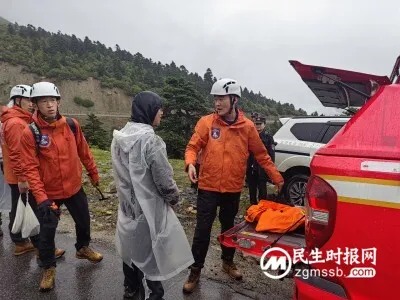 五名中科院科研人员被困白马雪山，德钦消防极速营救
