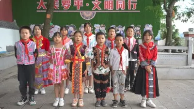 曲靖师范学院美术学院到罗平县大水井乡金歹完小开展 2023年“推普助力乡村振兴”志愿者实践活动
