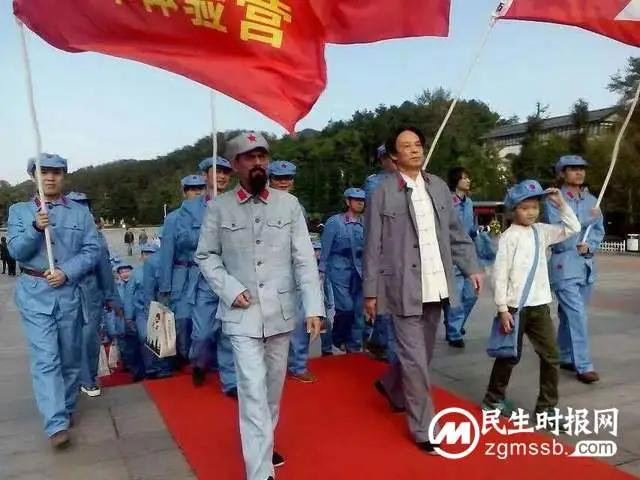以传播周总理精神为使命——特型演员李宁的演艺之路 以传播周总理精神为使命——特型演员李宁的演艺之路