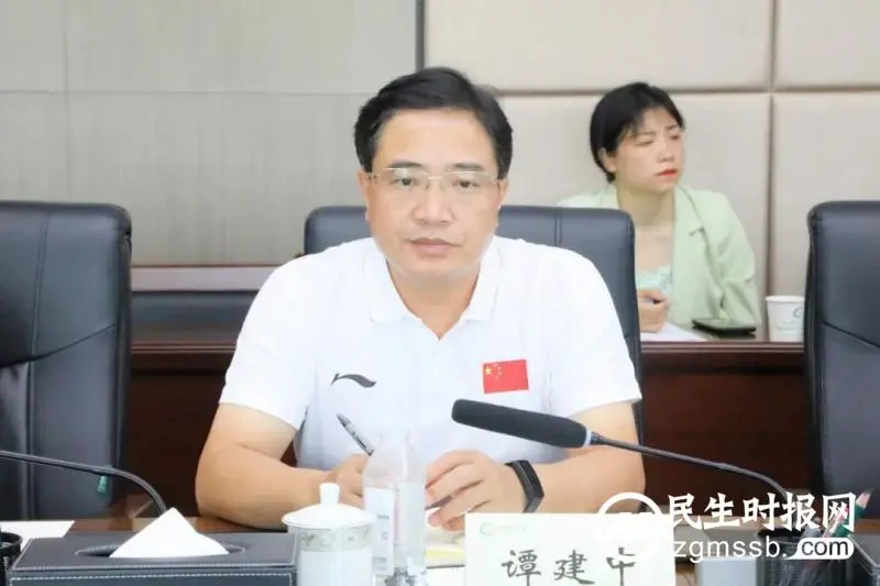 “全国防控重大慢病创新融合试点项目”国家专家组来湘潭市中心医院考察调研 “全国防控重大慢病创新融合试点项目”国家专家组来湘潭市中心医院考察调研