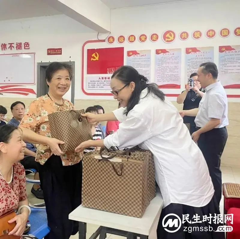 【中心医院·医者红】湘潭市中心医院开展医师节慰问活动 【中心医院·医者红】湘潭市中心医院开展医师节慰问活动