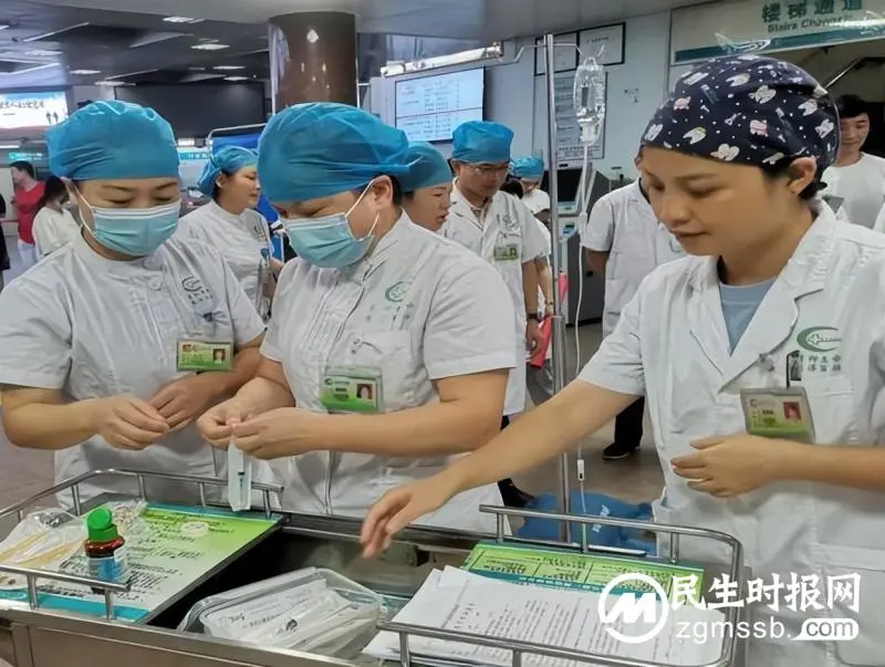 【中心医院·医者红】门诊各党支部联合开展应急演练保安全 【中心医院·医者红】门诊各党支部联合开展应急演练保安全