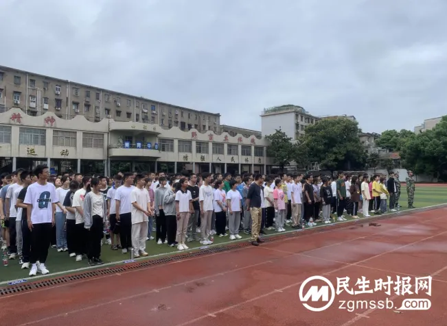 铸军魂，强素质，英姿飒爽展风采 ——湘潭市第二中学新高一年级国防军事训练开班仪式