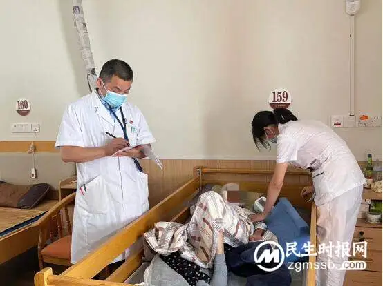 推进医养深度结合，湘潭爱尔仁和走进养老院开展义诊活动