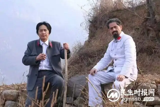 以传播周总理精神为使命——特型演员李宁的演艺之路 以传播周总理精神为使命——特型演员李宁的演艺之路