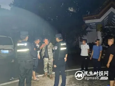 男子醉酒摔倒受伤 民警到场暖心救助