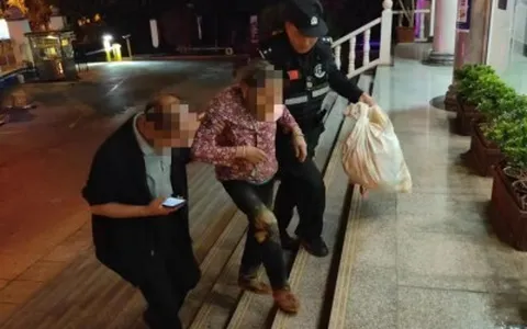 九旬老人出门深夜未归急坏家属 民警多方努力寻找找回老人