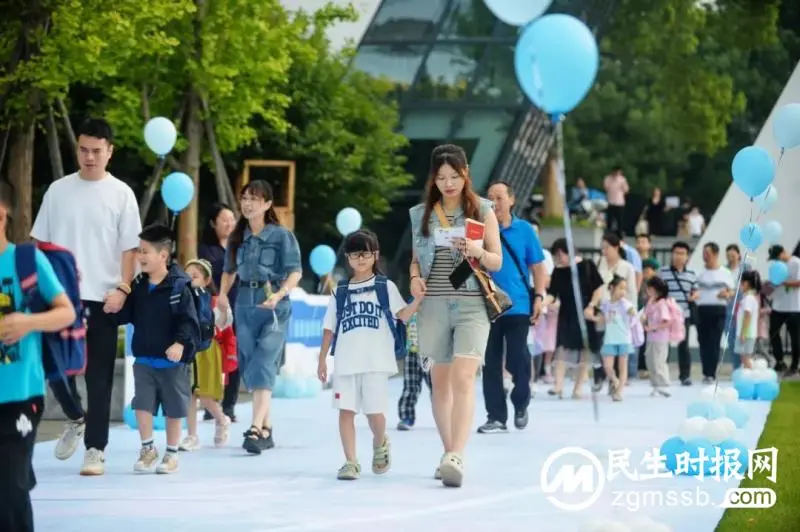 湘潭市中小学开学报到 一年级新生“花式”入学 湘潭市中小学开学报到 一年级新生“花式”入学