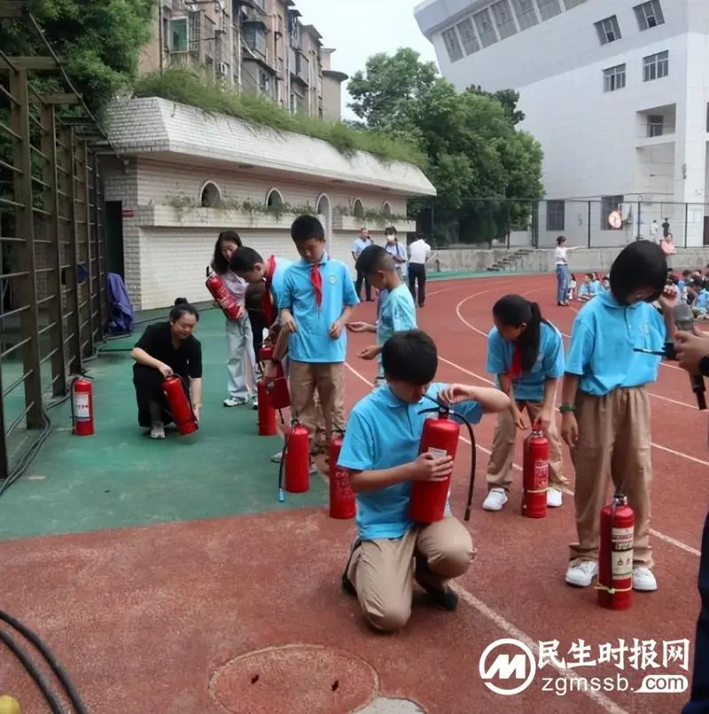 湘潭市益智中学开展2023级七年级学生入学安全教育活动