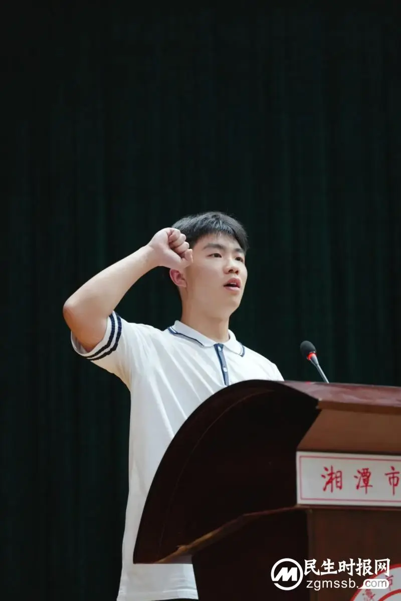 全力以赴三百日，来年笑看长安花——高三年级第一次教师大会和高考动员大会纪实