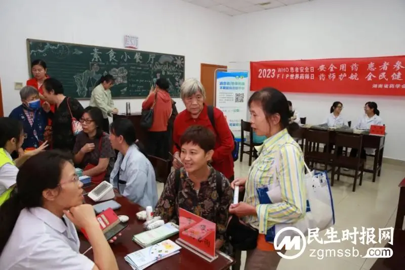 【中心医院·医者红】老年人补钙选哪种合适?......这次药学科普活动走进老年大学 【中心医院·医者红】老年人补钙选哪种合适?......这次药学科普活动走进老年大学
