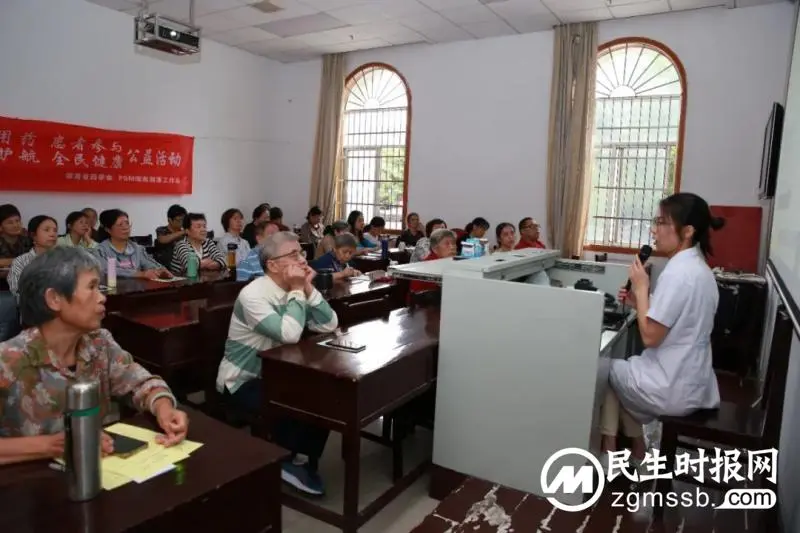 【中心医院·医者红】老年人补钙选哪种合适?......这次药学科普活动走进老年大学 【中心医院·医者红】老年人补钙选哪种合适?......这次药学科普活动走进老年大学