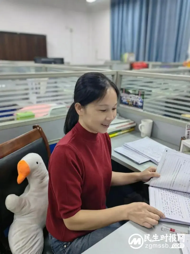 陪伴,是最长情的告白——记潭中高三教研能手谭茗兮老师 陪伴,是最长情的告白——记潭中高三教研能手谭茗兮老师