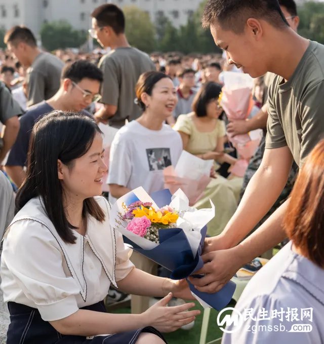 奋楫逐浪，共赴未来——湘潭凤凰中学2023年秋季开学典礼暨第39个教师节庆祝仪式