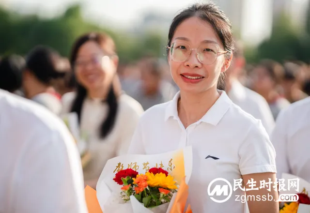 奋楫逐浪，共赴未来——湘潭凤凰中学2023年秋季开学典礼暨第39个教师节庆祝仪式