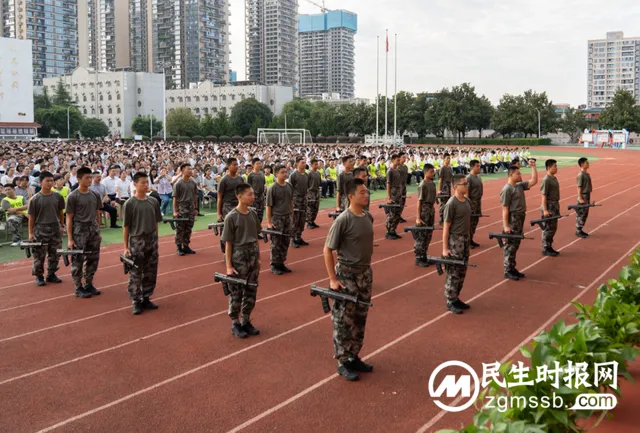 奋楫逐浪，共赴未来——湘潭凤凰中学2023年秋季开学典礼暨第39个教师节庆祝仪式