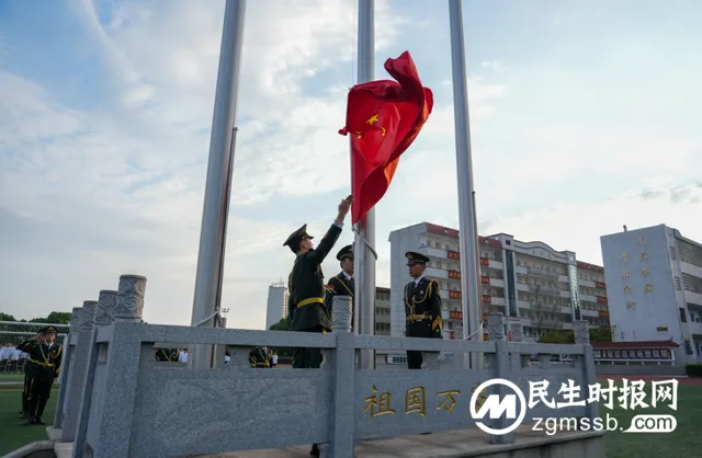 奋楫逐浪，共赴未来——湘潭凤凰中学2023年秋季开学典礼暨第39个教师节庆祝仪式