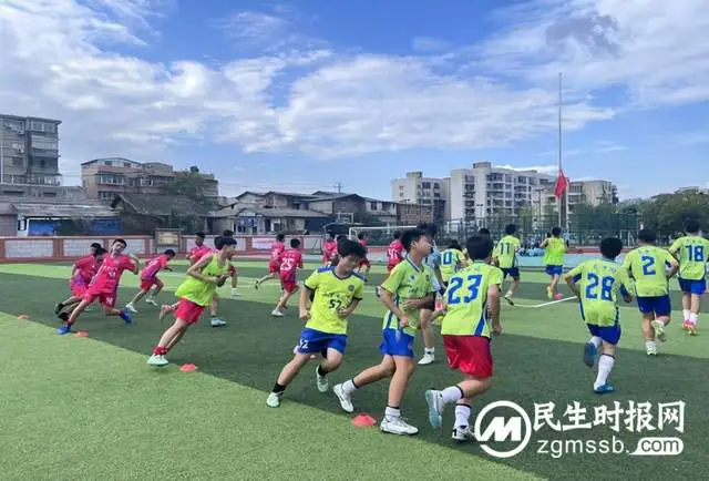 “汗”畅绿茵 “足”够精彩