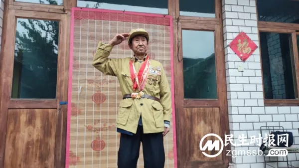 中秋国庆双节临近 革命后人看望老兵