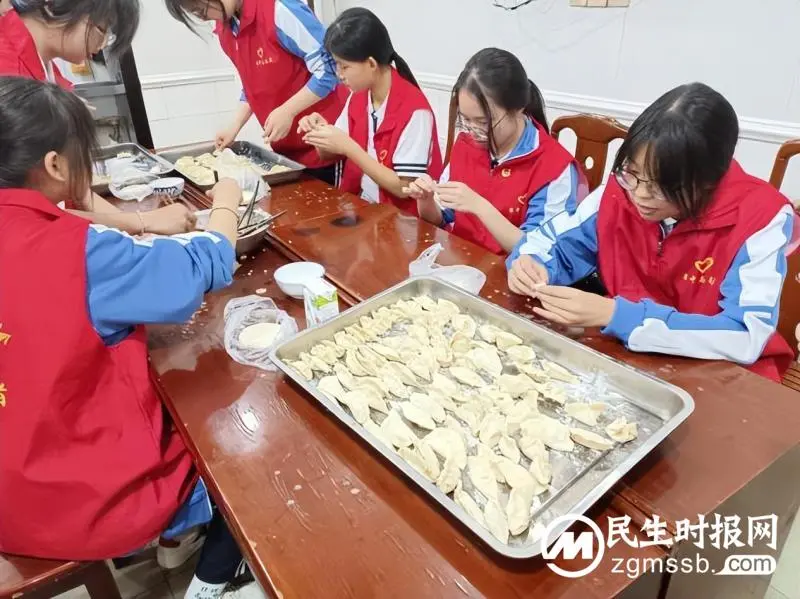 奉献绽放青春 志愿献礼祖国--湘潭市一中全体学生干部志愿活动