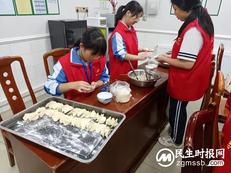 奉献绽放青春 志愿献礼祖国--湘潭市一中全体学生干部志愿活动