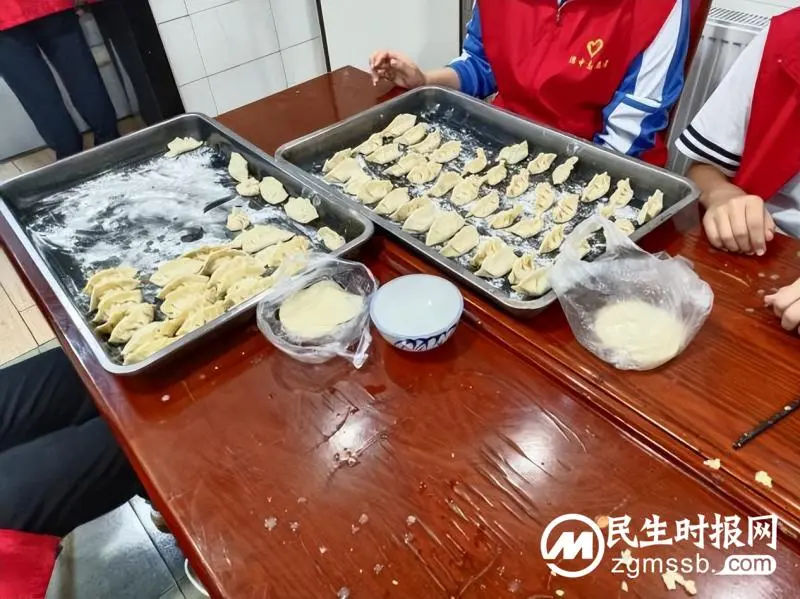 奉献绽放青春 志愿献礼祖国--湘潭市一中全体学生干部志愿活动