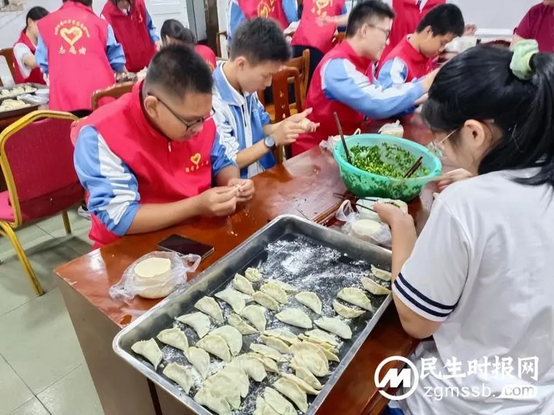 奉献绽放青春 志愿献礼祖国--湘潭市一中全体学生干部志愿活动