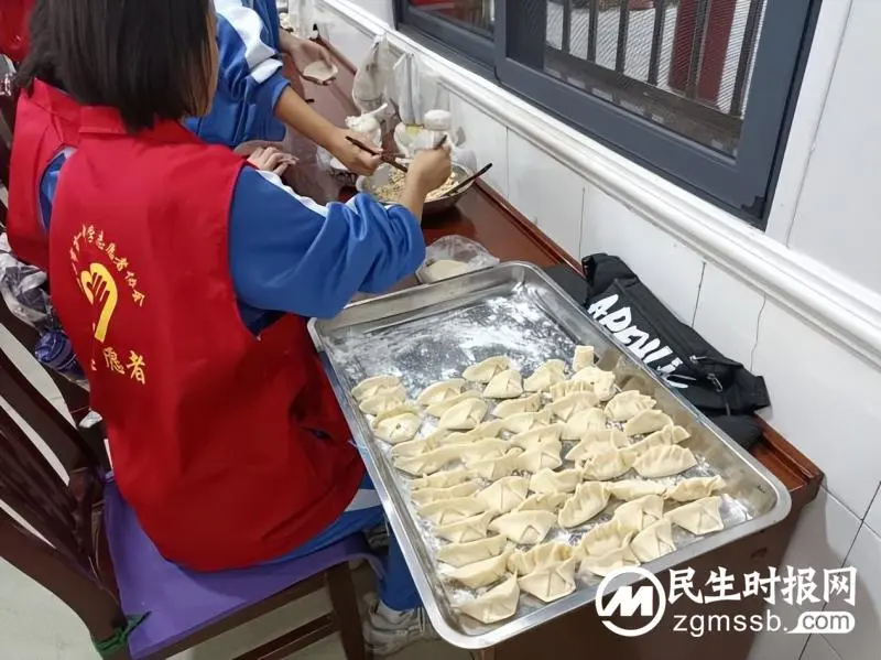 奉献绽放青春 志愿献礼祖国--湘潭市一中全体学生干部志愿活动