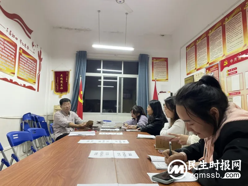 经验分享助提升，代代相传优管理——高二年级召开一系列班主任经验分享会