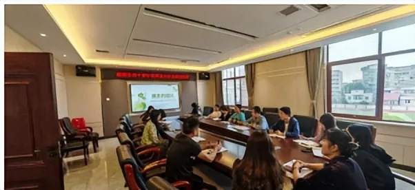 用力成长,才有分量;向前奔跑,才能抵达 ——记湘潭市四中十月教育教学沙龙研讨活动 用力成长,才有分量;向前奔跑,才能抵达 ——记湘潭市四中十月教育教学沙龙研讨活动