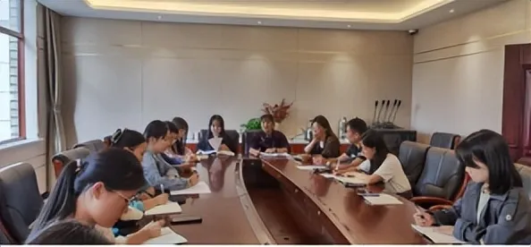 用力成长,才有分量;向前奔跑,才能抵达 ——记湘潭市四中十月教育教学沙龙研讨活动 用力成长,才有分量;向前奔跑,才能抵达 ——记湘潭市四中十月教育教学沙龙研讨活动
