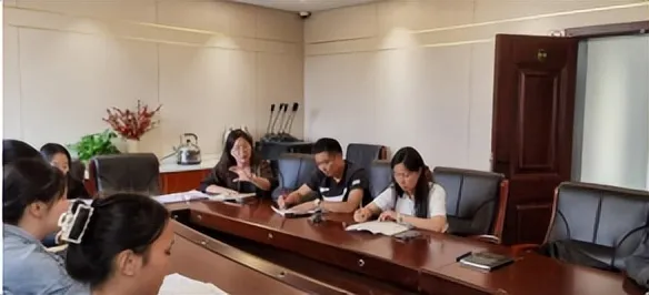 用力成长,才有分量;向前奔跑,才能抵达 ——记湘潭市四中十月教育教学沙龙研讨活动 用力成长,才有分量;向前奔跑,才能抵达 ——记湘潭市四中十月教育教学沙龙研讨活动