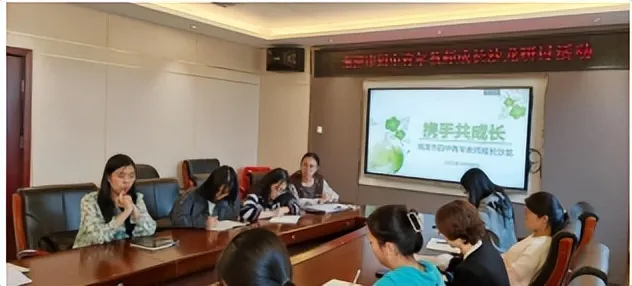 用力成长,才有分量;向前奔跑,才能抵达 ——记湘潭市四中十月教育教学沙龙研讨活动 用力成长,才有分量;向前奔跑,才能抵达 ——记湘潭市四中十月教育教学沙龙研讨活动