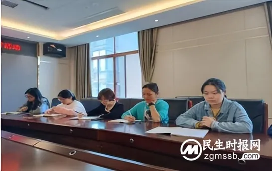 用力成长,才有分量;向前奔跑,才能抵达 ——记湘潭市四中十月教育教学沙龙研讨活动 用力成长,才有分量;向前奔跑,才能抵达 ——记湘潭市四中十月教育教学沙龙研讨活动