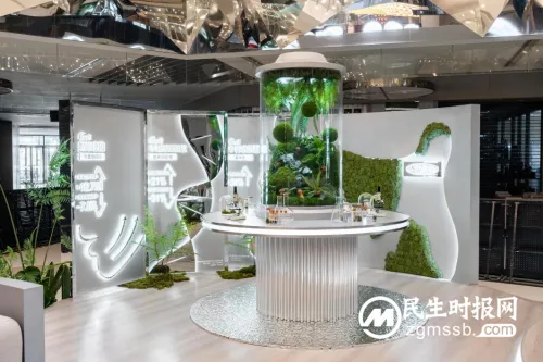 三大明星共同实力见证 Swisse斯维诗超光瓶正式发布