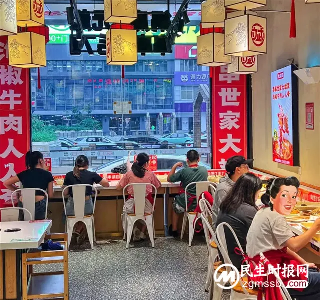 锅底5元起,人均只要50元!它要做“串串火锅界的萨莉亚”! 锅底5元起,人均只要50元!它要做“串串火锅界的萨莉亚”!