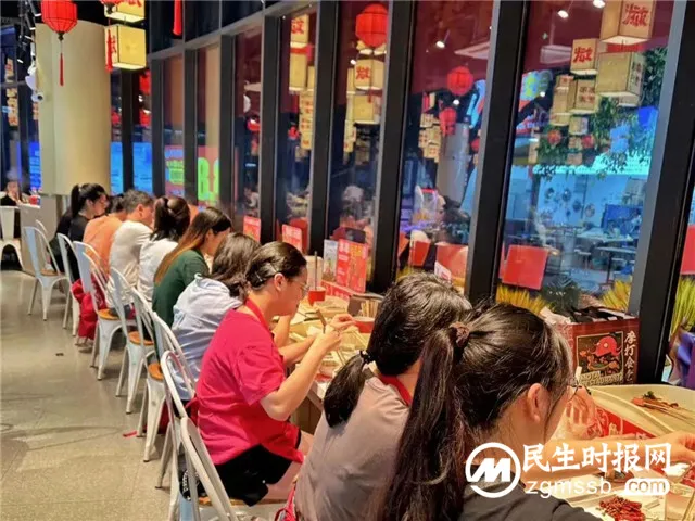 锅底5元起,人均只要50元!它要做“串串火锅界的萨莉亚”! 锅底5元起,人均只要50元!它要做“串串火锅界的萨莉亚”!