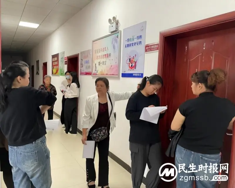 女性健康讲座、爱心义诊进社区 关注“她”健康 女性健康讲座、爱心义诊进社区 关注“她”健康