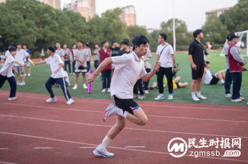 悦动青春，当“燃”不让——2023年湘潭凤凰中学校园运动会