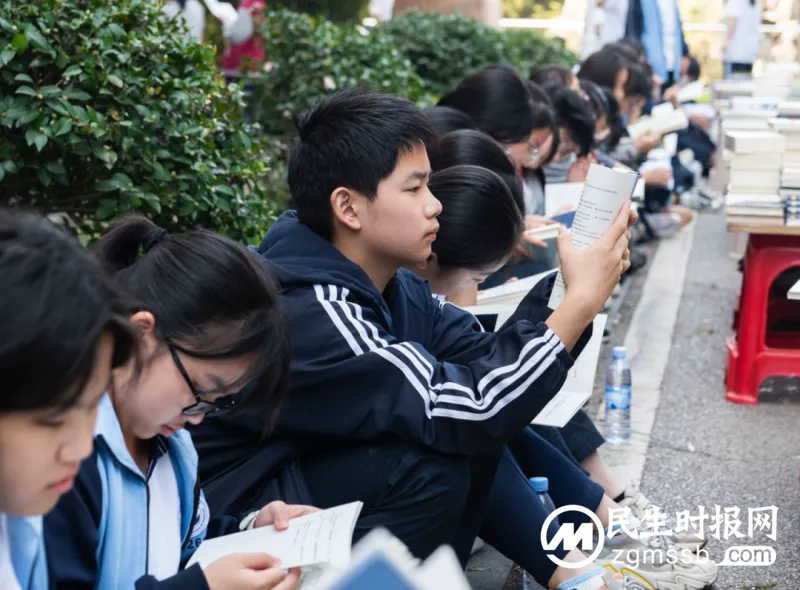 悦动青春，当“燃”不让——2023年湘潭凤凰中学校园运动会