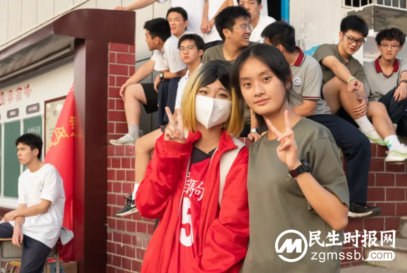悦动青春，当“燃”不让——2023年湘潭凤凰中学校园运动会