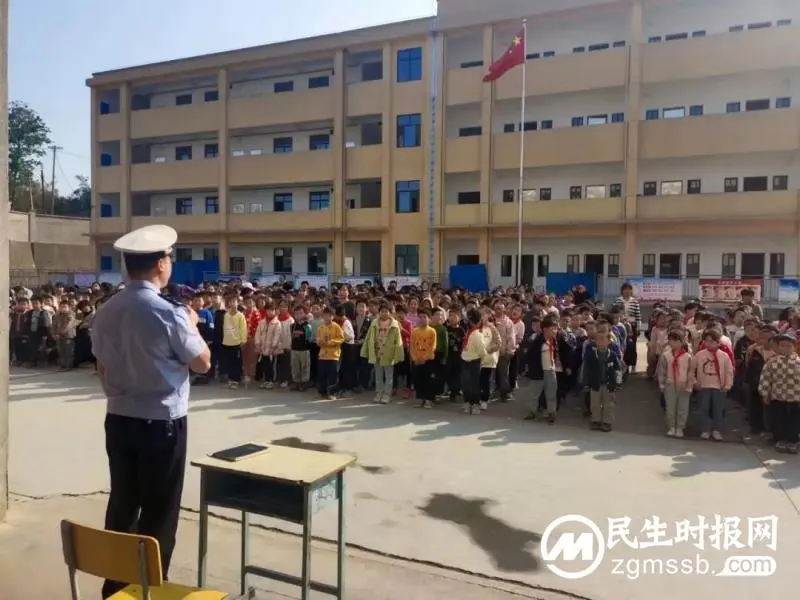 与法同行护航成长——谭家山派出所开展法治宣传课