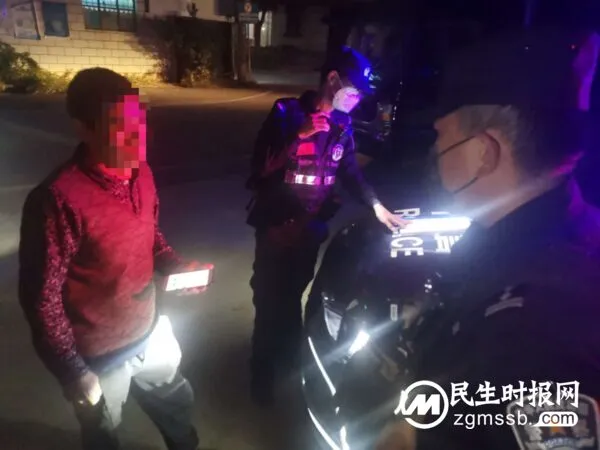 微信零钱少了找到警察叔叔 特警秒“破案”获群众感谢