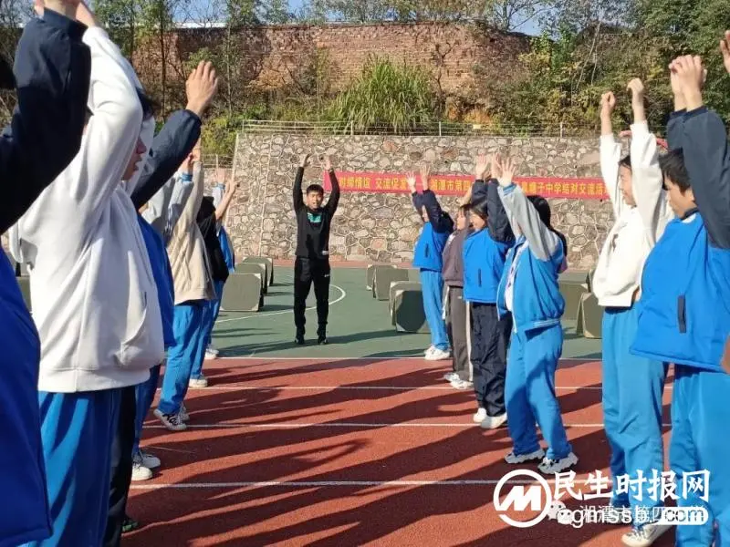 笃行共奋进 携手向未来——湘潭市第四中学与湘潭市雨湖区泉塘子中学结对签约活动 笃行共奋进 携手向未来——湘潭市第四中学与湘潭市雨湖区泉塘子中学结对签约活动