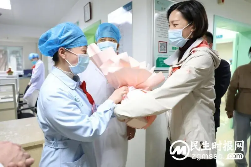 第36个“世界艾滋病日”：副市长周艳希慰问防艾一线医护