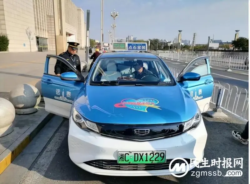 “流动窗口”传递文明新风 扮靓湘潭城市“颜值” “流动窗口”传递文明新风 扮靓湘潭城市“颜值”