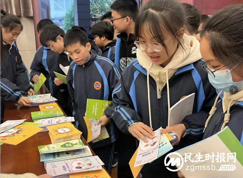 我的情绪我管理 ——湘潭市四中初二年级学生开展团体心理辅导活动 我的情绪我管理 ——湘潭市四中初二年级学生开展团体心理辅导活动