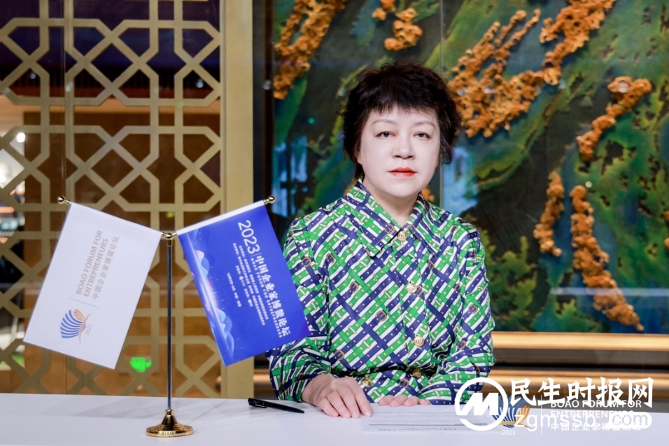 A person sitting at a desk with a flagDescription automatically generated